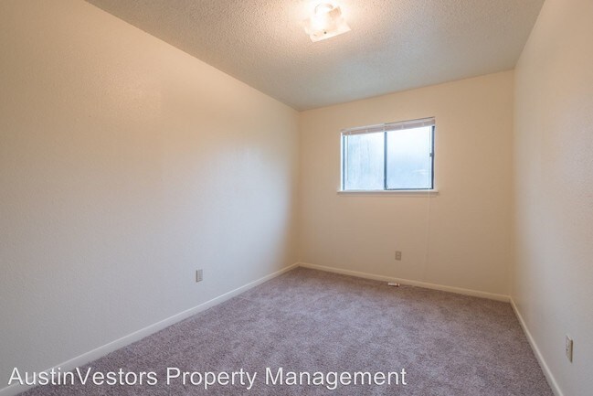 Building Photo - 115 S Frio St