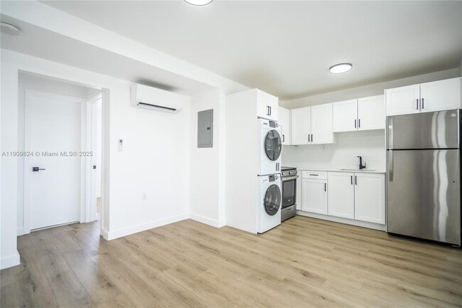 Building Photo - 1955 NW 2nd Ct