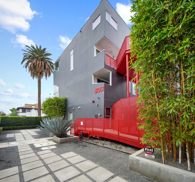 Foto del edificio - 803 Wilcox Ave