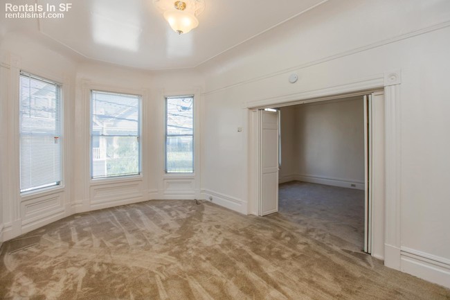 Building Photo - 245 Chenery St