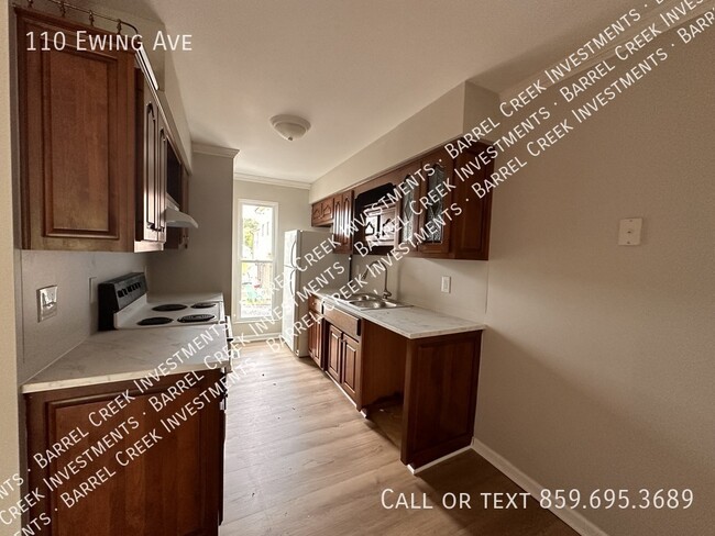 Building Photo - 2-Bed 1.5-Bath - Townhome