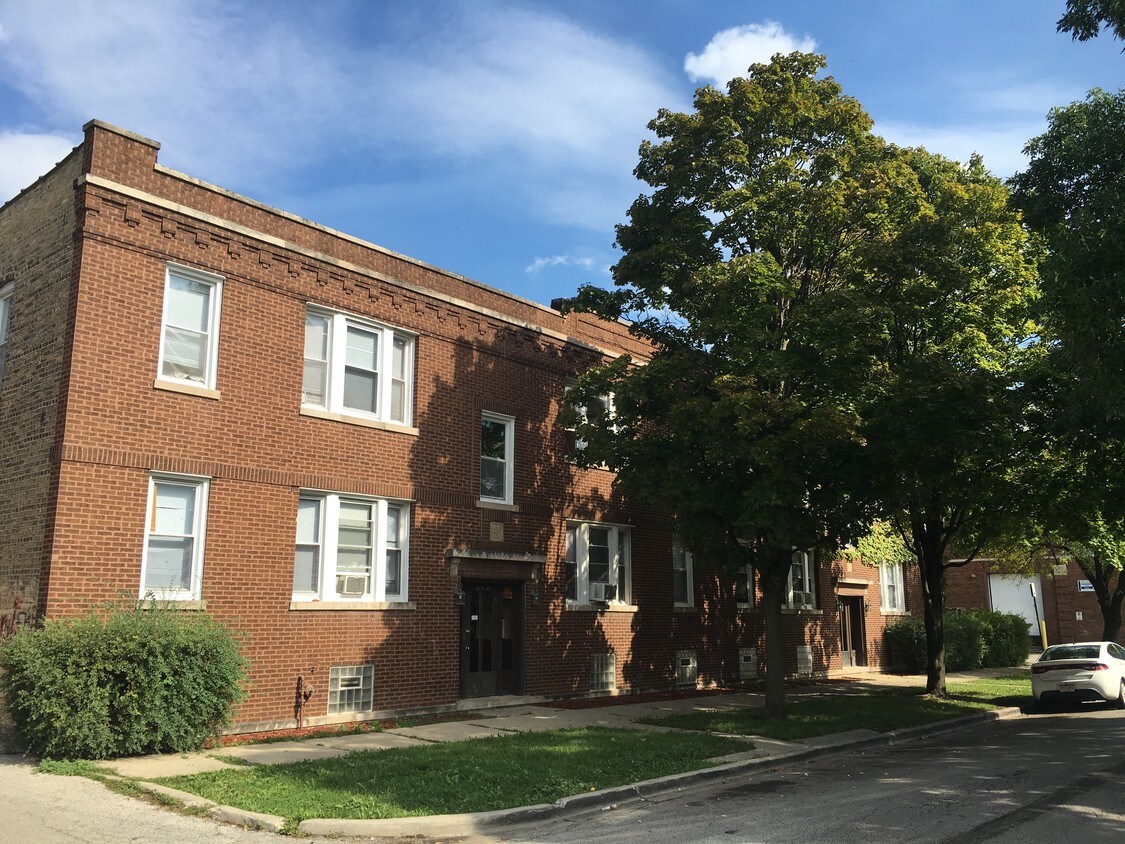 Exterior - Barry Apartments