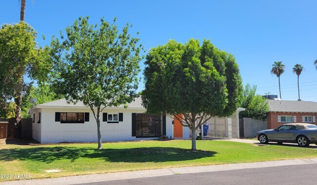 Building Photo - 1807 E San Miguel Ave
