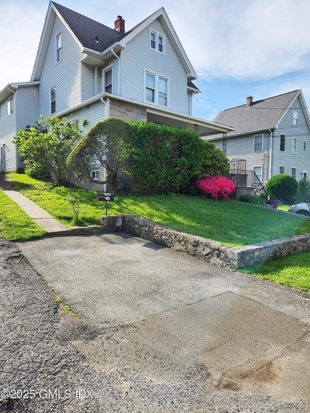 Primary Photo - 32 Orchard Pl
