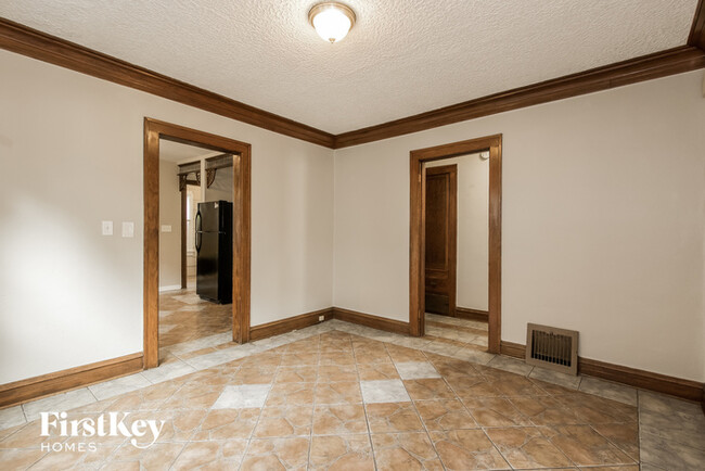 Building Photo - 216 S Elmwood Ave