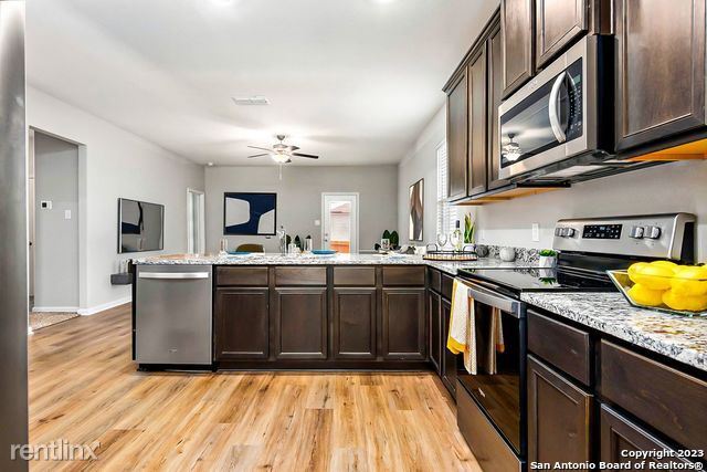 Foto del edificio - 3 br, 2 bath House - 9147 Bennett Frst