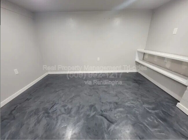 Foto del edificio - 402 Barth Ave