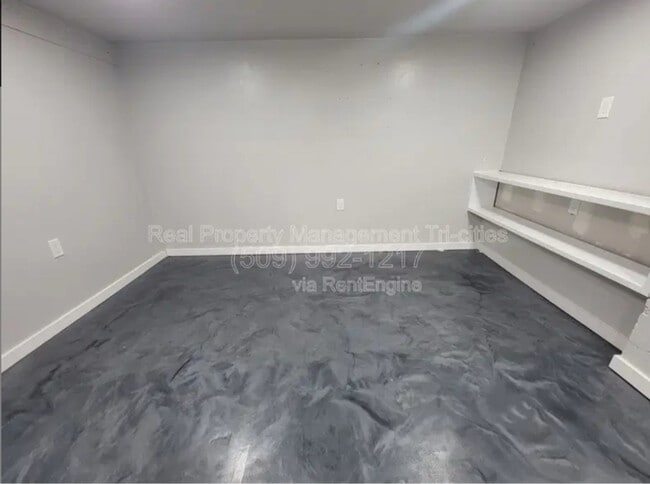 Building Photo - 402 Barth Ave