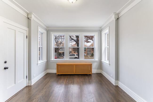 Building Photo - 4730 S Komensky Ave