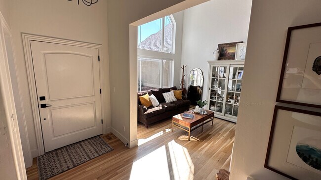 Foto del edificio - 1369 E 320 N