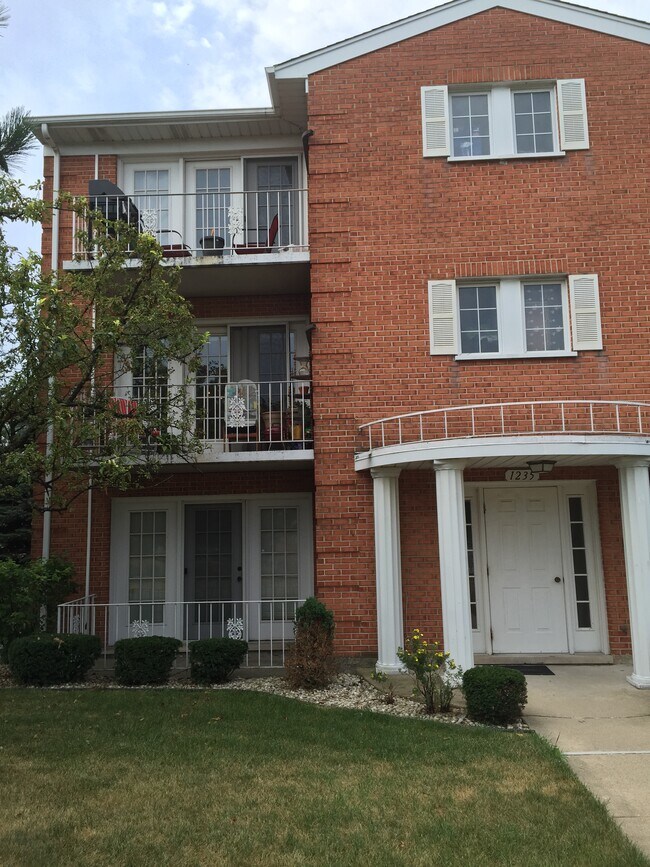Foto del edificio - 1235 Harding Ave