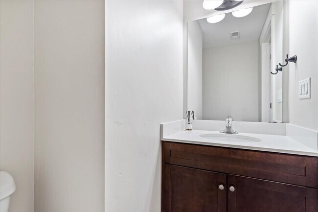 Building Photo - 141 W 620 S