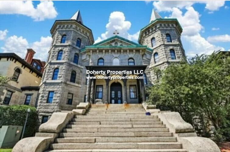 Primary Photo - 201 Thorndike St