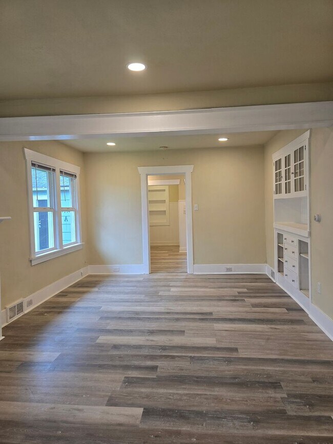 Building Photo - Alder Duplex