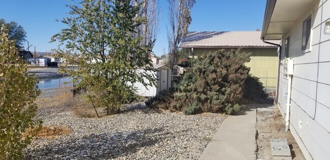 Foto del edificio - 2 Bed, 1 & 1/2 Bath, 1 Car Garage Duplex off of Patterson!!!!