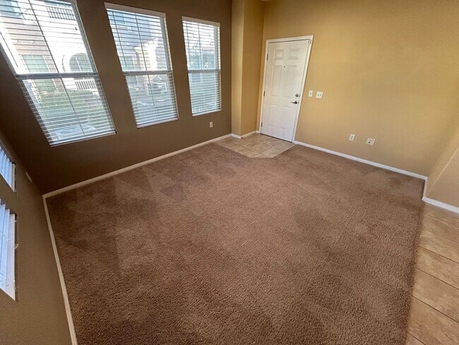 Foto del edificio - EASY LIVING IN THE NORTHWEST WITH BRIGHT C...