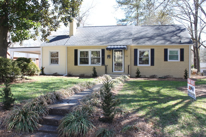 Primary Photo - 733 Ideal Dr SE