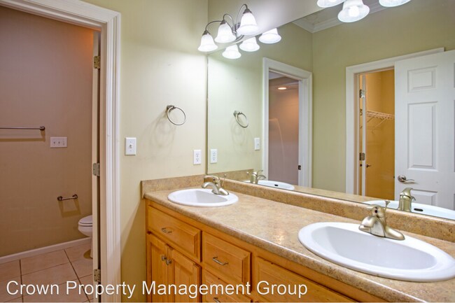 Foto del edificio - 1716 Spring Hill Pl