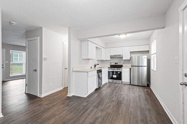 Foto del edificio - Summer Special! Spacious 3BR Townhome with New Upgrades + $250 Off First Month’s Rent