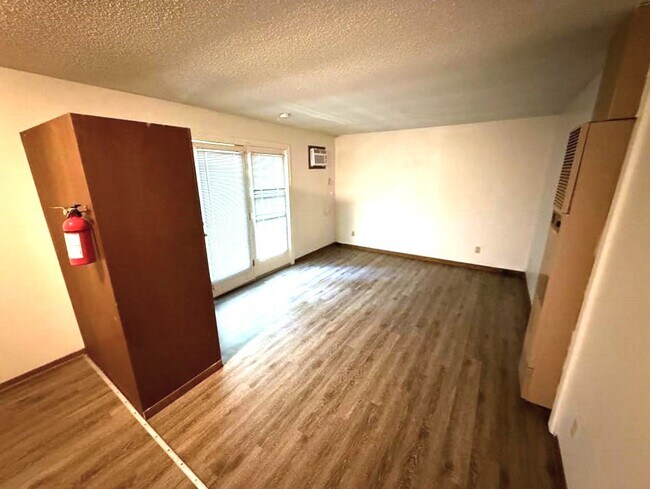 Foto del edificio - 519 S Dodge St