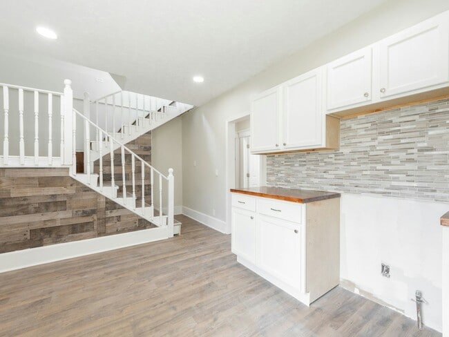 Building Photo - 6709 Lawn Ave
