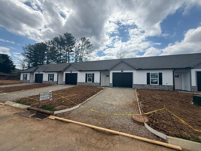 Foto del edificio - 7323 Woodpecker Way