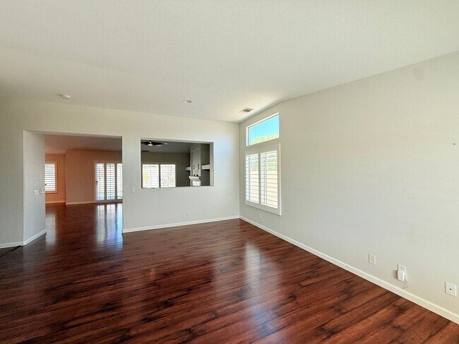 Foto del edificio - AVAILABLE NOW !! 4 Bedroom 2 Bathroom Home in La Quinta