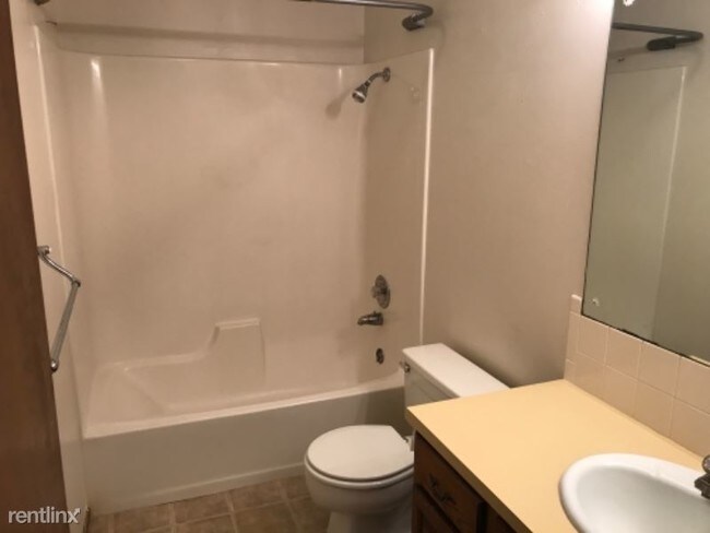 Foto del edificio - 3405 Ridgewood Dr