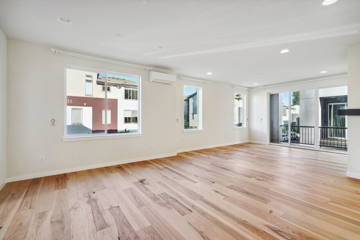 Foto principal - 508 237th St SE