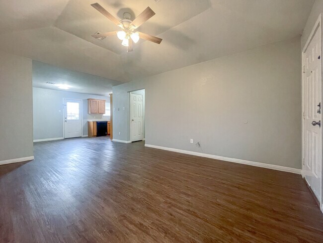 Building Photo - 180 Spring Water Ln
