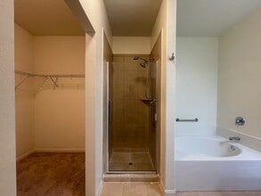 Building Photo - 8739 Leclaire Meadow Dr