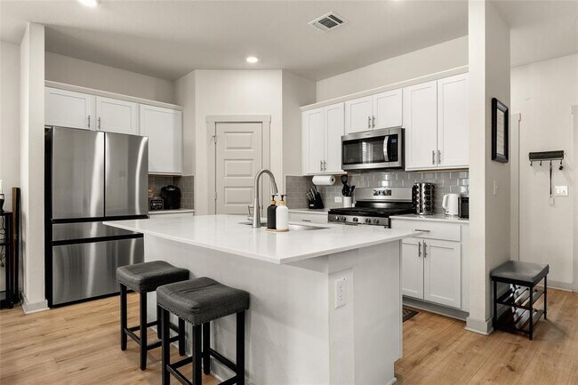 Foto del edificio - 10513 Defender Trl