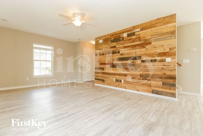 Building Photo - 110 Larkspur Dr