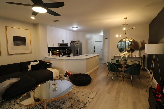 Foto del edificio - 6848 Brook Hollow Rd