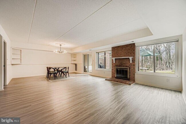 Building Photo - 4 Oakridge Ct