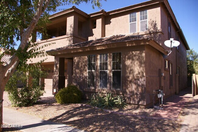 Building Photo - 3860 E Fairview St