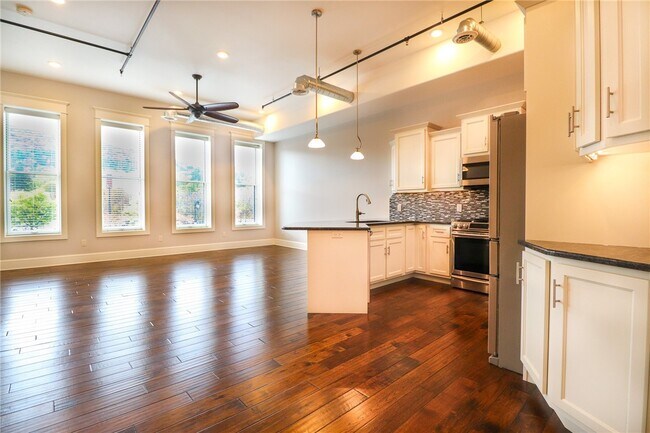 Foto del edificio - 64 E Market St