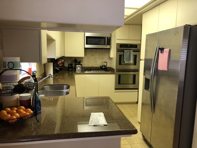 kitchen - 11855 Goshen Ave