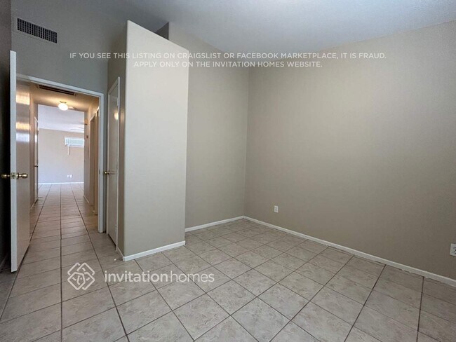 Foto del edificio - 16128 W Buchanan St
