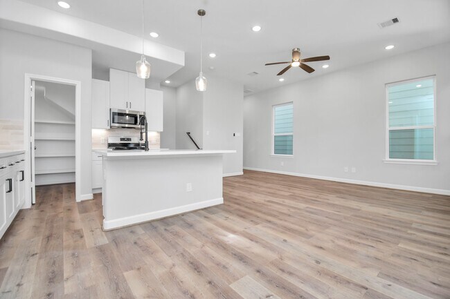 Foto del edificio - 2333 Hoskins Dr