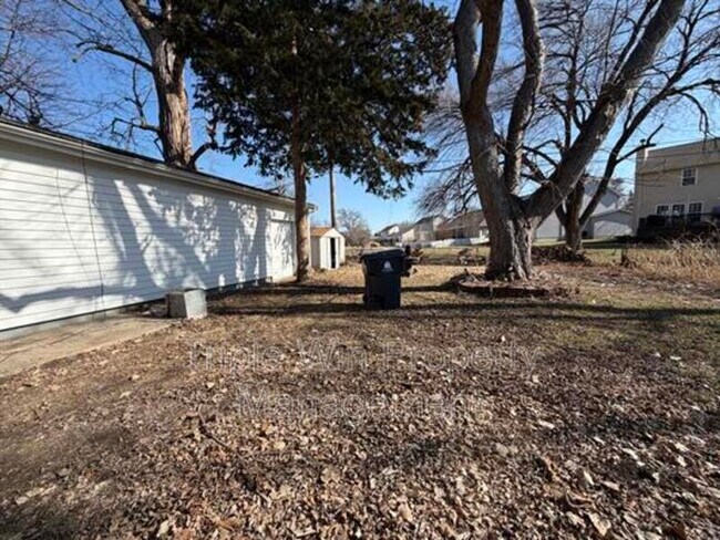 Building Photo - 330 S St Charles St