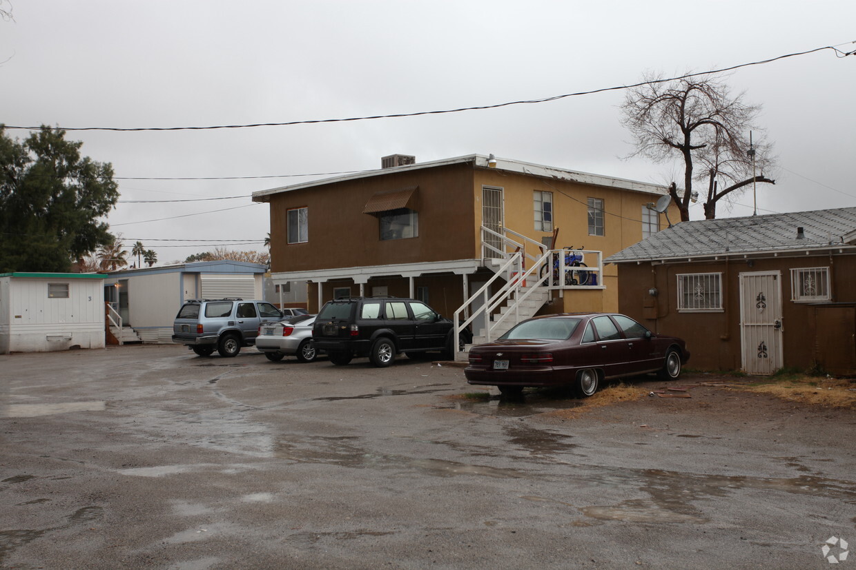 Building Photo - 1735 N Rancho Dr