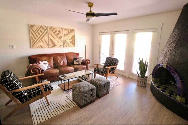 Living room - 6150 N Scottsdale Rd