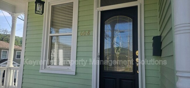 Foto del edificio - 608 Winthrop St