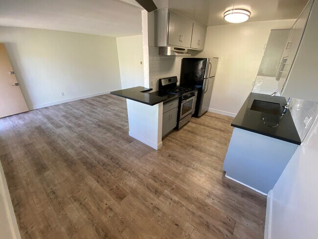 Building Photo - 2854 Rowena Ave
