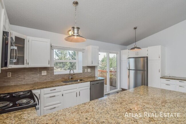 Foto del edificio - 3724 Adirondack Dr