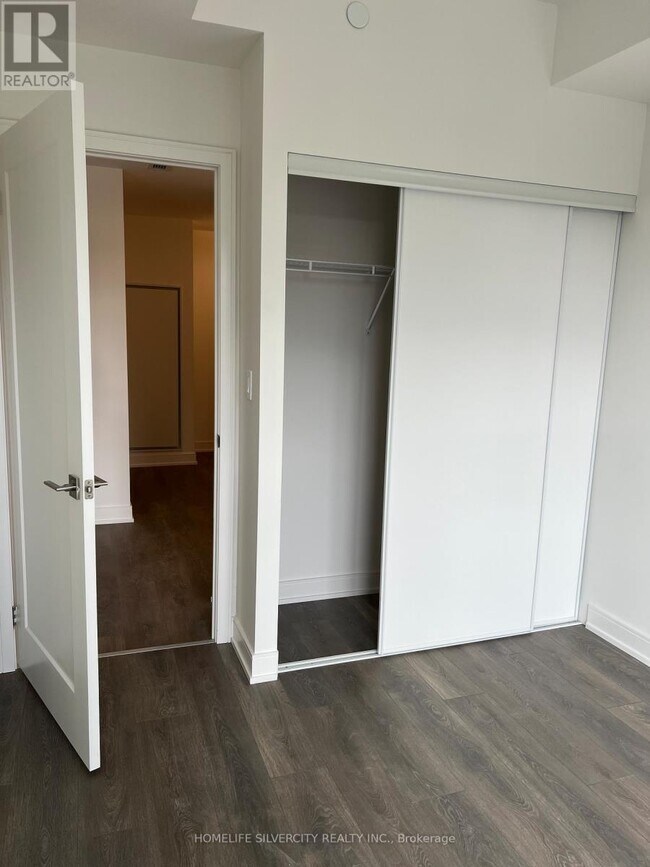 Building Photo - 705 Davis Dr