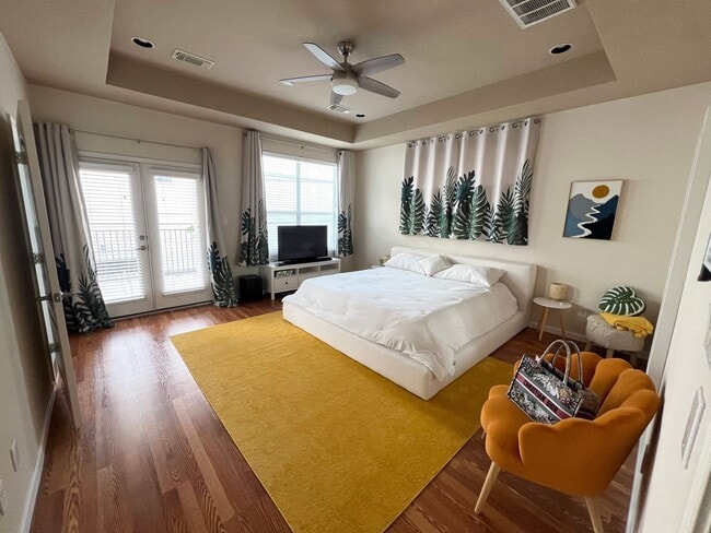 Foto del edificio - 5457 Fairdale Ln