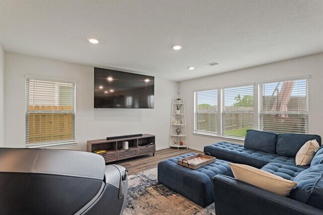 Foto del edificio - 4826 Hickory Deer Ln