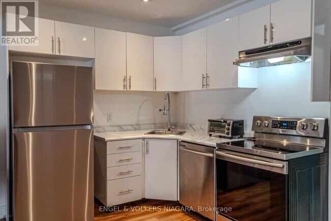 Photo du bâtiment - 7171 Lionshead Ave